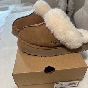 UGG platform slippers US 7